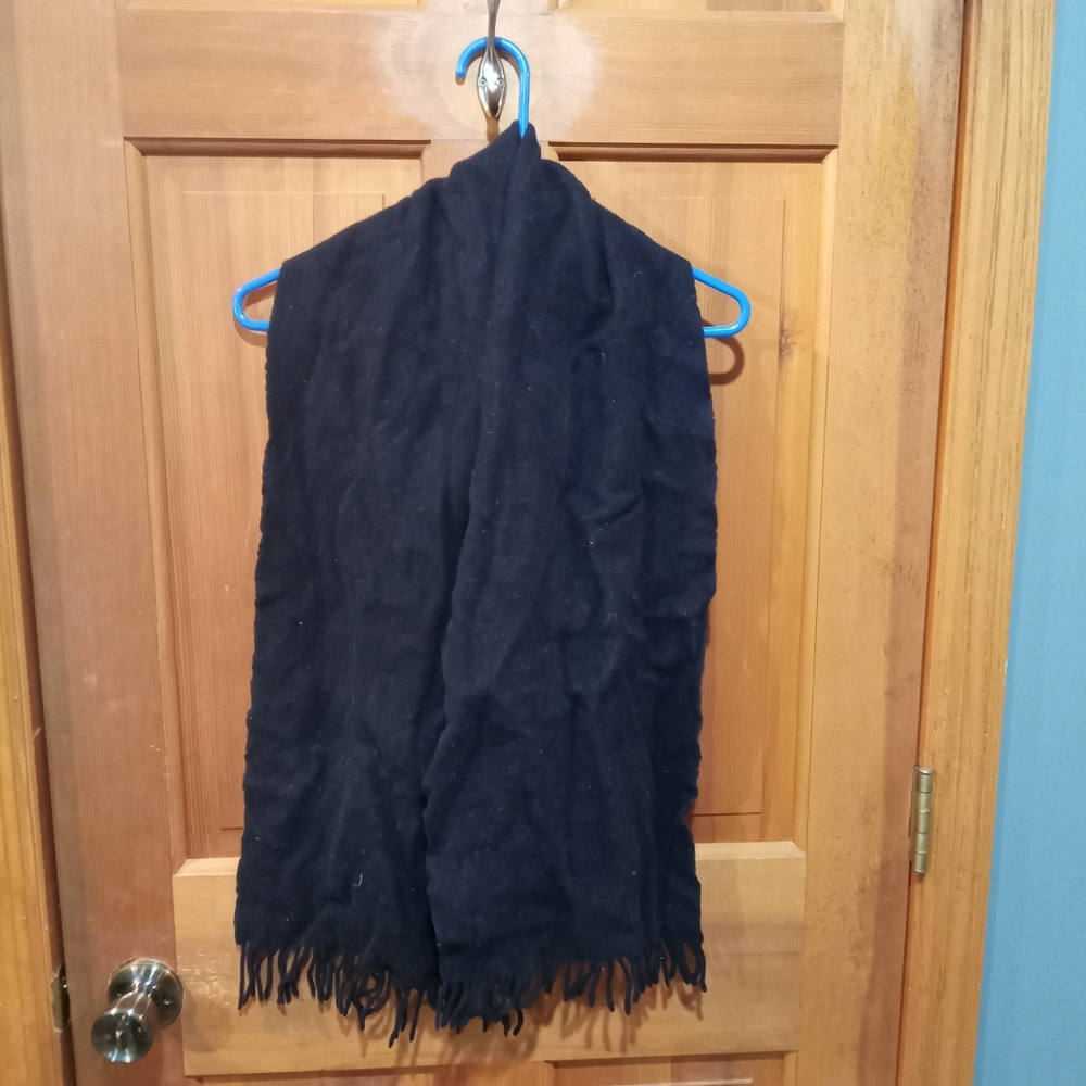 GIO jeans company 100% lamb's wool black scarf